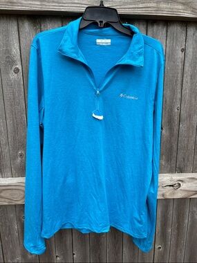 Columbia medium light blue 1/4 neck long sleeve. NWT!